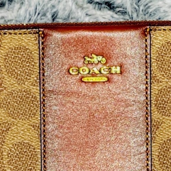 NWT - COACH SMALL WRISTLET IN COLORBLOCK SIGNATURE CANVAS (32445) - Picture 4 of 7